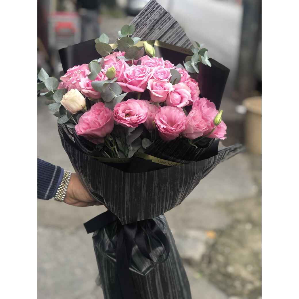 Pembe gülün ihtişamı